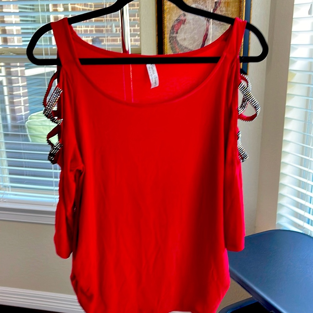 Women’s Blouse. 3/4 sleeves with cut-outs. Ruched on both sides. size M.